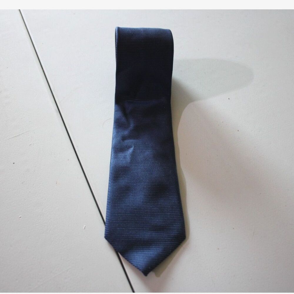 HUGO BOSS Italian Silk Neck Tie Navy Blue Ribbed Texture Mens Business Suit